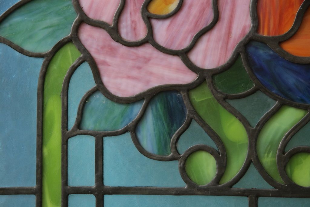 アンティークステンドグラス2枚をリペア&カスタム!それぞれに木枠を新規製作。落ち着いた茶系で着色仕上げ。(明り取り、窓)