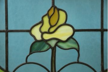 アンティークステンドグラス2枚をリペア&カスタム!それぞれに木枠を新規製作。落ち着いた茶系で着色仕上げ。(明り取り、窓)