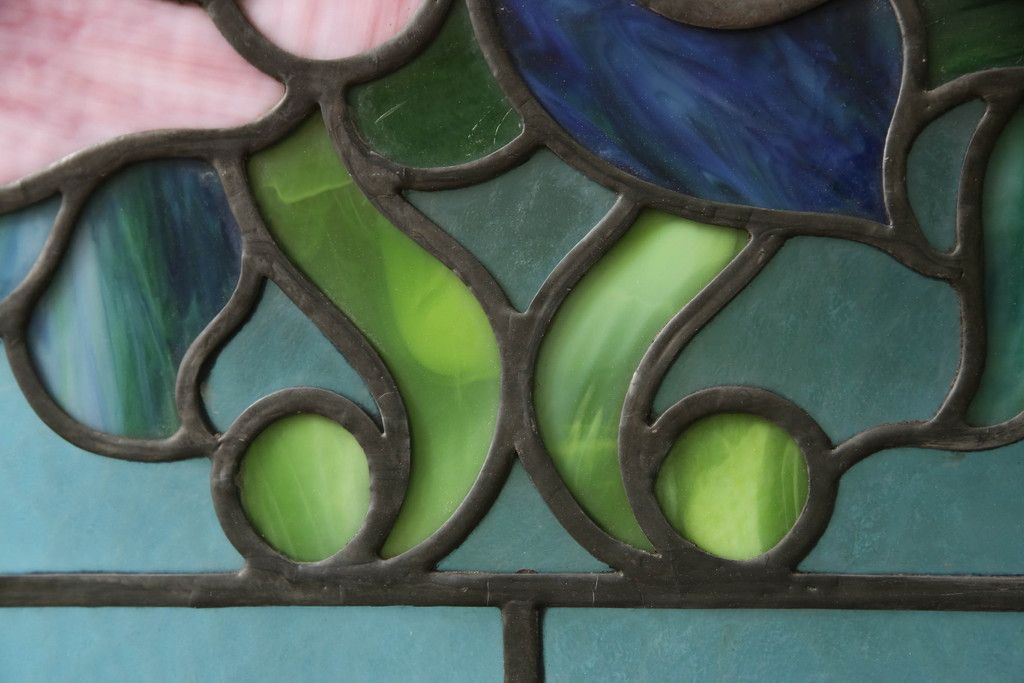 アンティークステンドグラス2枚をリペア&カスタム!それぞれに木枠を新規製作。落ち着いた茶系で着色仕上げ。(明り取り、窓)