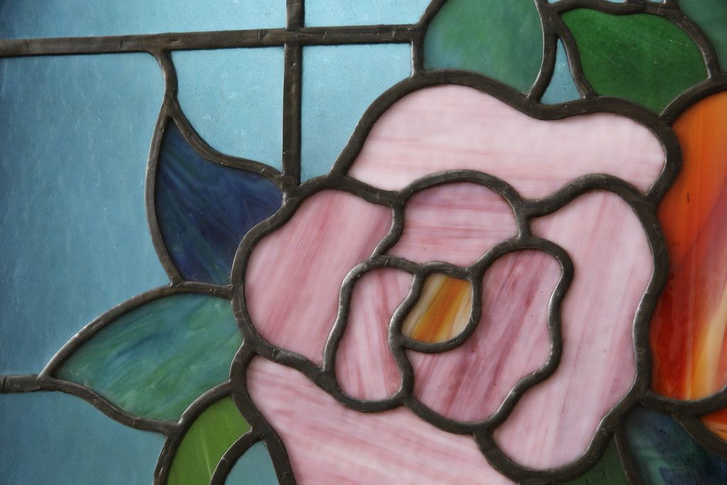 アンティークステンドグラス2枚をリペア&カスタム!それぞれに木枠を新規製作。落ち着いた茶系で着色仕上げ。(明り取り、窓)