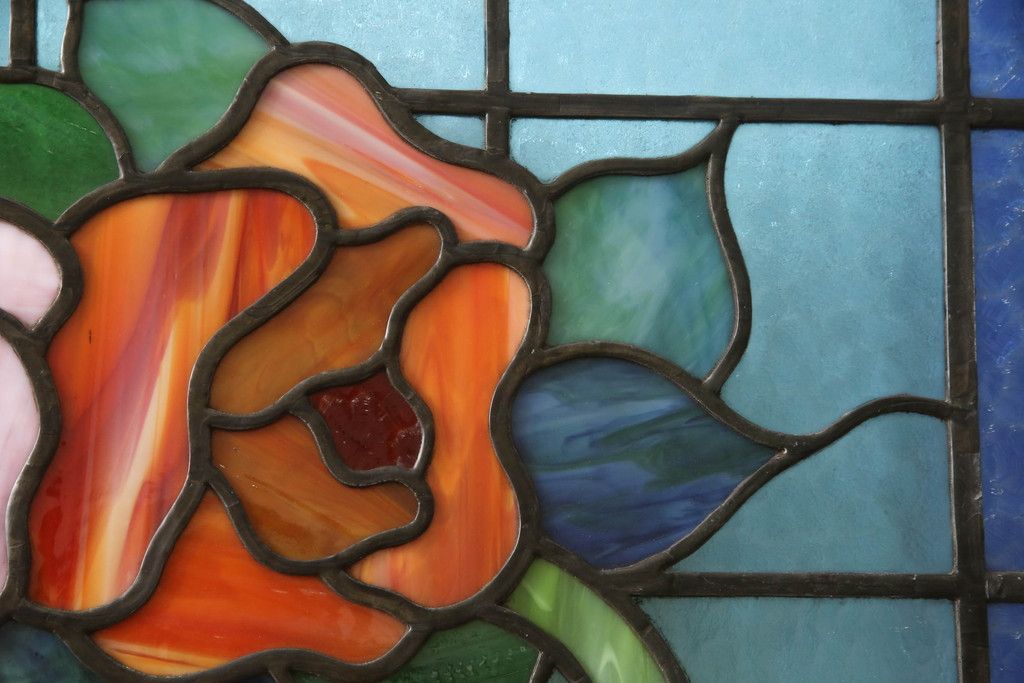 アンティークステンドグラス2枚をリペア&カスタム!それぞれに木枠を新規製作。落ち着いた茶系で着色仕上げ。(明り取り、窓)