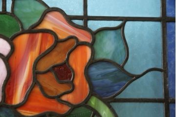 アンティークステンドグラス2枚をリペア&カスタム!それぞれに木枠を新規製作。落ち着いた茶系で着色仕上げ。(明り取り、窓)