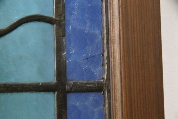 アンティークステンドグラス2枚をリペア&カスタム!それぞれに木枠を新規製作。落ち着いた茶系で着色仕上げ。(明り取り、窓)