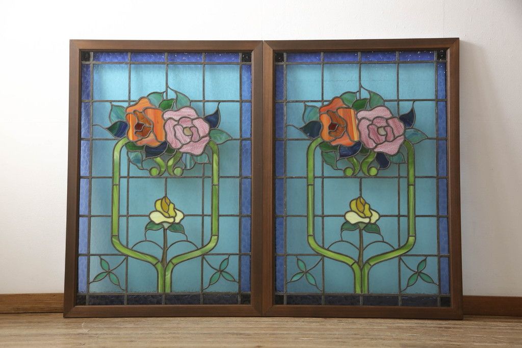 アンティークステンドグラス2枚をリペア&カスタム!それぞれに木枠を新規製作。落ち着いた茶系で着色仕上げ。(明り取り、窓)