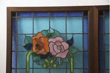 アンティークステンドグラス2枚をリペア&カスタム!それぞれに木枠を新規製作。落ち着いた茶系で着色仕上げ。(明り取り、窓)