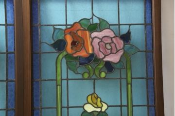 アンティークステンドグラス2枚をリペア&カスタム!それぞれに木枠を新規製作。落ち着いた茶系で着色仕上げ。(明り取り、窓)