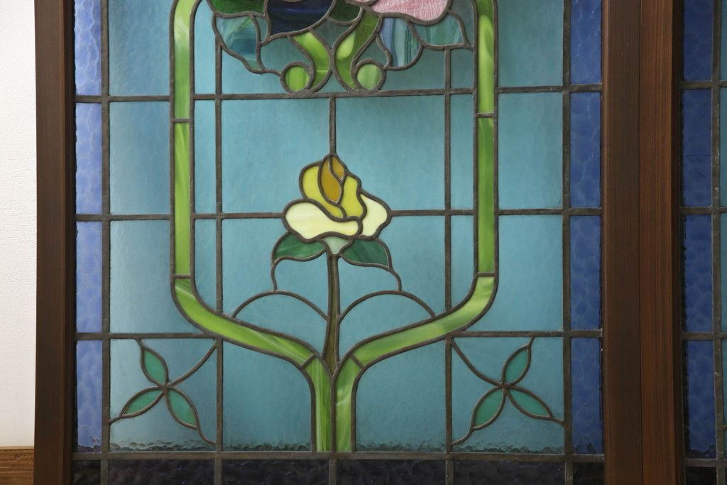 アンティークステンドグラス2枚をリペア&カスタム!それぞれに木枠を新規製作。落ち着いた茶系で着色仕上げ。(明り取り、窓)