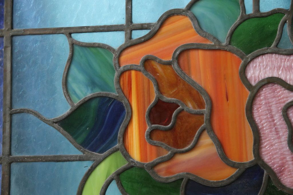 アンティークステンドグラス2枚をリペア&カスタム!それぞれに木枠を新規製作。落ち着いた茶系で着色仕上げ。(明り取り、窓)