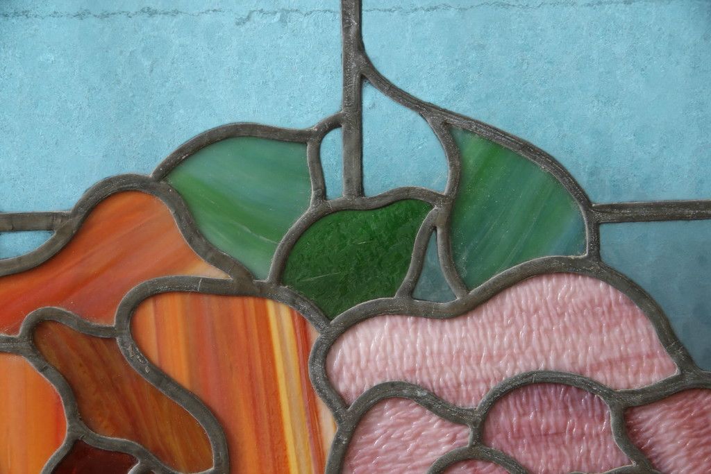 アンティークステンドグラス2枚をリペア&カスタム!それぞれに木枠を新規製作。落ち着いた茶系で着色仕上げ。(明り取り、窓)