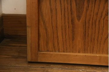 格子戸4枚をリペア&カスタム!麻の葉模様の組子を製作し帯部分に組み入れ、裏面はすりガラスを取り付け。障子はプラスチック障子に張り替え。全体の色味を揃えて着色仕上げ。(レーザー組子入り、引き戸、障子戸、裏障子付)