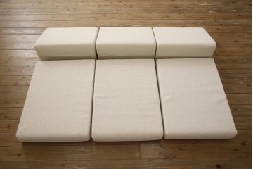 北海道民芸家具の2人掛けソファをリペア&カスタム!高品質リペアを施し、座面と背もたれのクッション内部を交換し、生地を張り替え。(3人掛けソファ、3P)