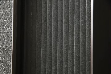 アンティークの引き戸をリペア&カスタム!リサイズし、ダメージを修復。引手とガラスを交換し、鍵と戸車を取り付け。濃い茶色で着色仕上げ。(建具)