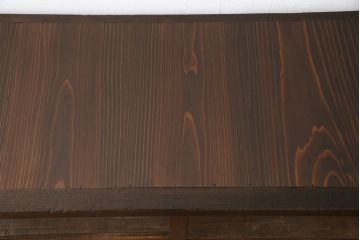 和製アンティークのガラス戸をリペア&カスタム!棚板を追加し、本体は現状より1トーン落ち着いた色味に着色仕上げ。(収納棚、キャビネット)