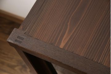 和製アンティークのガラス戸をリペア&カスタム!棚板を追加し、本体は現状より1トーン落ち着いた色味に着色仕上げ。(収納棚、キャビネット)