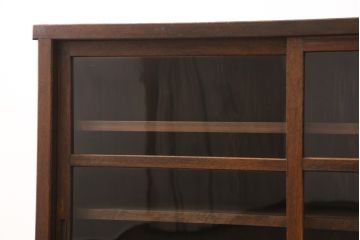 和製アンティークのガラス戸をリペア&カスタム!棚板を追加し、本体は現状より1トーン落ち着いた色味に着色仕上げ。(収納棚、キャビネット)