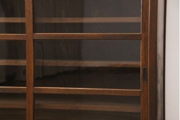 和製アンティークのガラス戸をリペア&カスタム!棚板を追加し、本体は現状より1トーン落ち着いた色味に着色仕上げ。(収納棚、キャビネット)