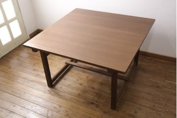 和製アンティークの棚付き作業台をリペア&カスタム!天板下の棚を取り外し。色の濃い部分に合わせて全体を着色し仕上げ。(ダイニングテーブル)