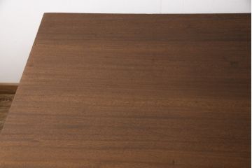 和製アンティークの棚付き作業台をリペア&カスタム!天板下の棚を取り外し。色の濃い部分に合わせて全体を着色し仕上げ。(ダイニングテーブル)