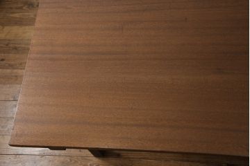 和製アンティークの棚付き作業台をリペア&カスタム!天板下の棚を取り外し。色の濃い部分に合わせて全体を着色し仕上げ。(ダイニングテーブル)