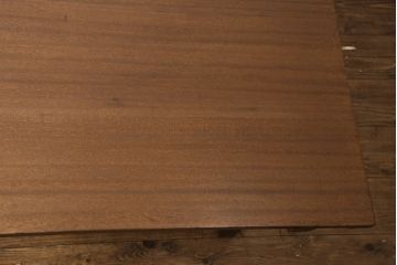 和製アンティークの棚付き作業台をリペア&カスタム!天板下の棚を取り外し。色の濃い部分に合わせて全体を着色し仕上げ。(ダイニングテーブル)