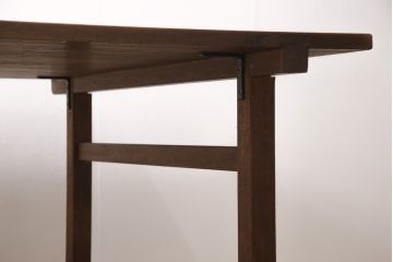 和製アンティークの棚付き作業台をリペア&カスタム!天板下の棚を取り外し。色の濃い部分に合わせて全体を着色し仕上げ。(ダイニングテーブル)