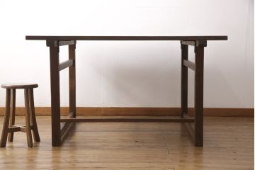 和製アンティークの棚付き作業台をリペア&カスタム!天板下の棚を取り外し。色の濃い部分に合わせて全体を着色し仕上げ。(ダイニングテーブル)