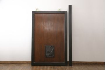 明治大正期の蔵戸をリペア&カスタム!内締り錠、戸車フレーム、振れ止めガイドレール取り付け。新たに戸枠を製作。現状に近い色味に着色、外部用塗料でコーティングして仕上げ。(玄関戸、引き戸、建具)