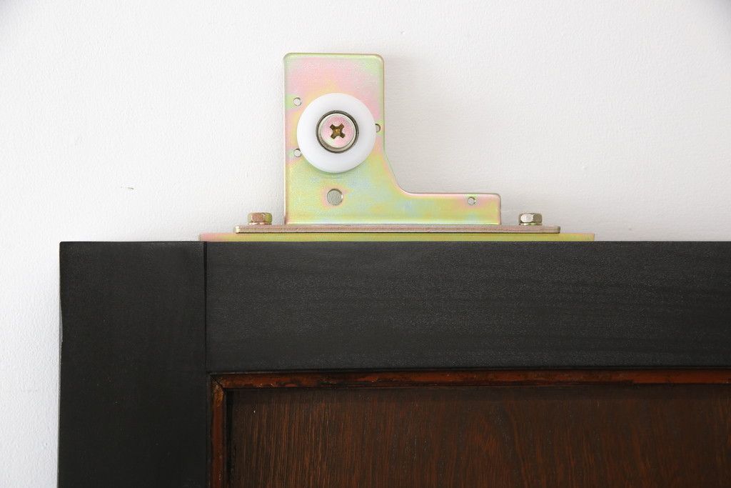 明治大正期の蔵戸をリペア&カスタム!内締り錠、戸車フレーム、振れ止めガイドレール取り付け。新たに戸枠を製作。現状に近い色味に着色、外部用塗料でコーティングして仕上げ。(玄関戸、引き戸、建具)