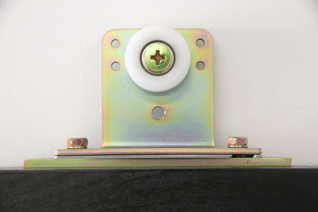 明治大正期の蔵戸をリペア&カスタム!内締り錠、戸車フレーム、振れ止めガイドレール取り付け。新たに戸枠を製作。現状に近い色味に着色、外部用塗料でコーティングして仕上げ。(玄関戸、引き戸、建具)