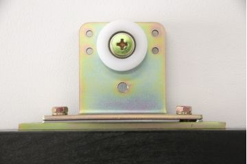 明治大正期の蔵戸をリペア&カスタム!内締り錠、戸車フレーム、振れ止めガイドレール取り付け。新たに戸枠を製作。現状に近い色味に着色、外部用塗料でコーティングして仕上げ。(玄関戸、引き戸、建具)