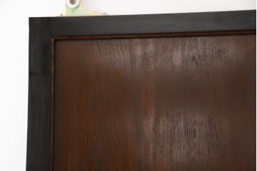 明治大正期の蔵戸をリペア&カスタム!内締り錠、戸車フレーム、振れ止めガイドレール取り付け。新たに戸枠を製作。現状に近い色味に着色、外部用塗料でコーティングして仕上げ。(玄関戸、引き戸、建具)