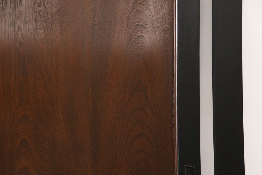 明治大正期の蔵戸をリペア&カスタム!内締り錠、戸車フレーム、振れ止めガイドレール取り付け。新たに戸枠を製作。現状に近い色味に着色、外部用塗料でコーティングして仕上げ。(玄関戸、引き戸、建具)