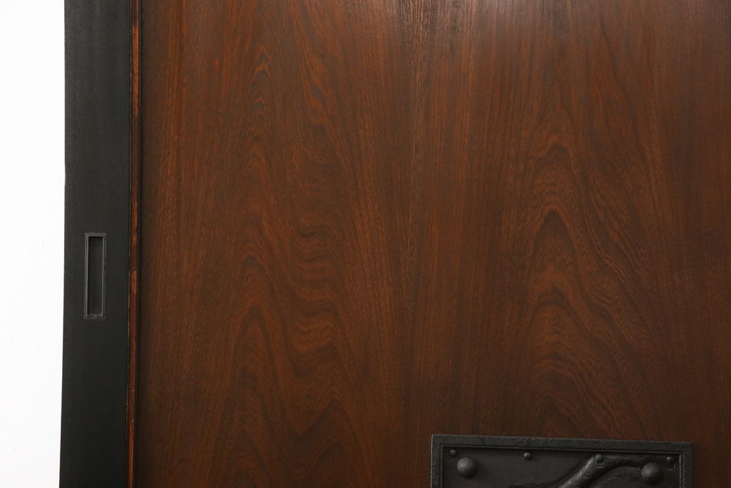 明治大正期の蔵戸をリペア&カスタム!内締り錠、戸車フレーム、振れ止めガイドレール取り付け。新たに戸枠を製作。現状に近い色味に着色、外部用塗料でコーティングして仕上げ。(玄関戸、引き戸、建具)