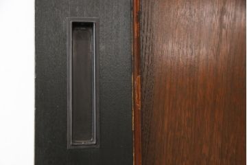 明治大正期の蔵戸をリペア&カスタム!内締り錠、戸車フレーム、振れ止めガイドレール取り付け。新たに戸枠を製作。現状に近い色味に着色、外部用塗料でコーティングして仕上げ。(玄関戸、引き戸、建具)