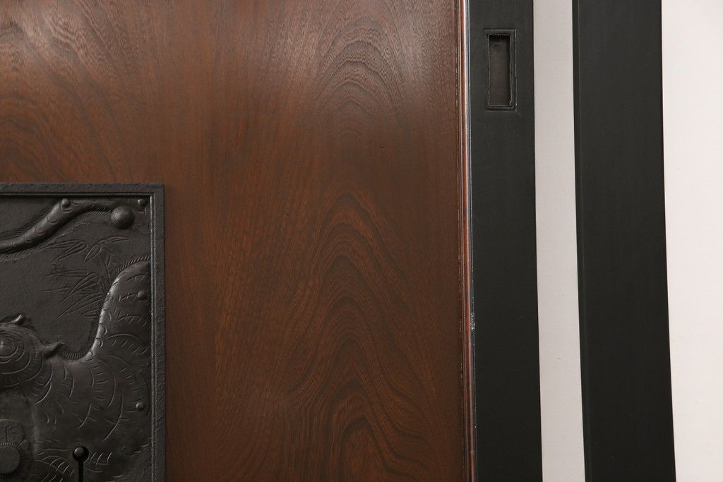 明治大正期の蔵戸をリペア&カスタム!内締り錠、戸車フレーム、振れ止めガイドレール取り付け。新たに戸枠を製作。現状に近い色味に着色、外部用塗料でコーティングして仕上げ。(玄関戸、引き戸、建具)