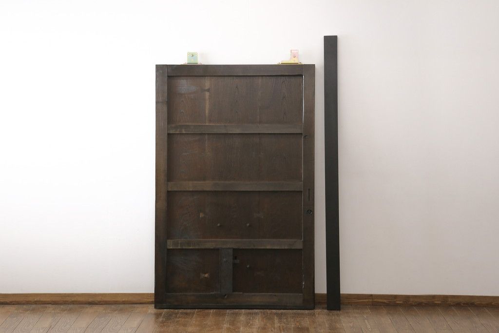 明治大正期の蔵戸をリペア&カスタム!内締り錠、戸車フレーム、振れ止めガイドレール取り付け。新たに戸枠を製作。現状に近い色味に着色、外部用塗料でコーティングして仕上げ。(玄関戸、引き戸、建具)