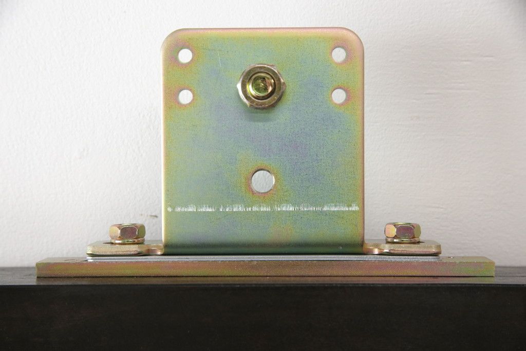 明治大正期の蔵戸をリペア&カスタム!内締り錠、戸車フレーム、振れ止めガイドレール取り付け。新たに戸枠を製作。現状に近い色味に着色、外部用塗料でコーティングして仕上げ。(玄関戸、引き戸、建具)