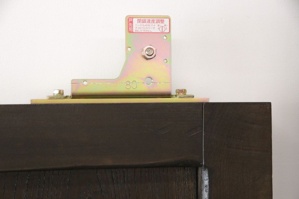 明治大正期の蔵戸をリペア&カスタム!内締り錠、戸車フレーム、振れ止めガイドレール取り付け。新たに戸枠を製作。現状に近い色味に着色、外部用塗料でコーティングして仕上げ。(玄関戸、引き戸、建具)