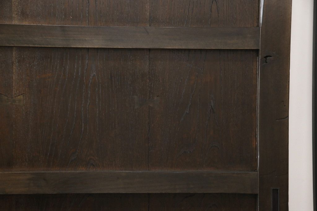 明治大正期の蔵戸をリペア&カスタム!内締り錠、戸車フレーム、振れ止めガイドレール取り付け。新たに戸枠を製作。現状に近い色味に着色、外部用塗料でコーティングして仕上げ。(玄関戸、引き戸、建具)