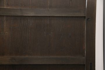 明治大正期の蔵戸をリペア&カスタム!内締り錠、戸車フレーム、振れ止めガイドレール取り付け。新たに戸枠を製作。現状に近い色味に着色、外部用塗料でコーティングして仕上げ。(玄関戸、引き戸、建具)