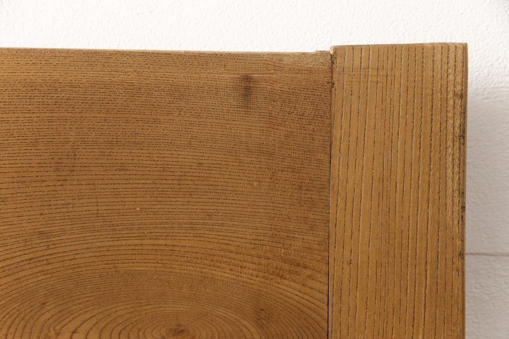 アンティークの蔵戸をリペア&カスタム!鍵穴を塞ぎ、裏面の閂を釘止め。外部用の塗料で仕上げ。(玄関戸、玄関ドア、引き戸)