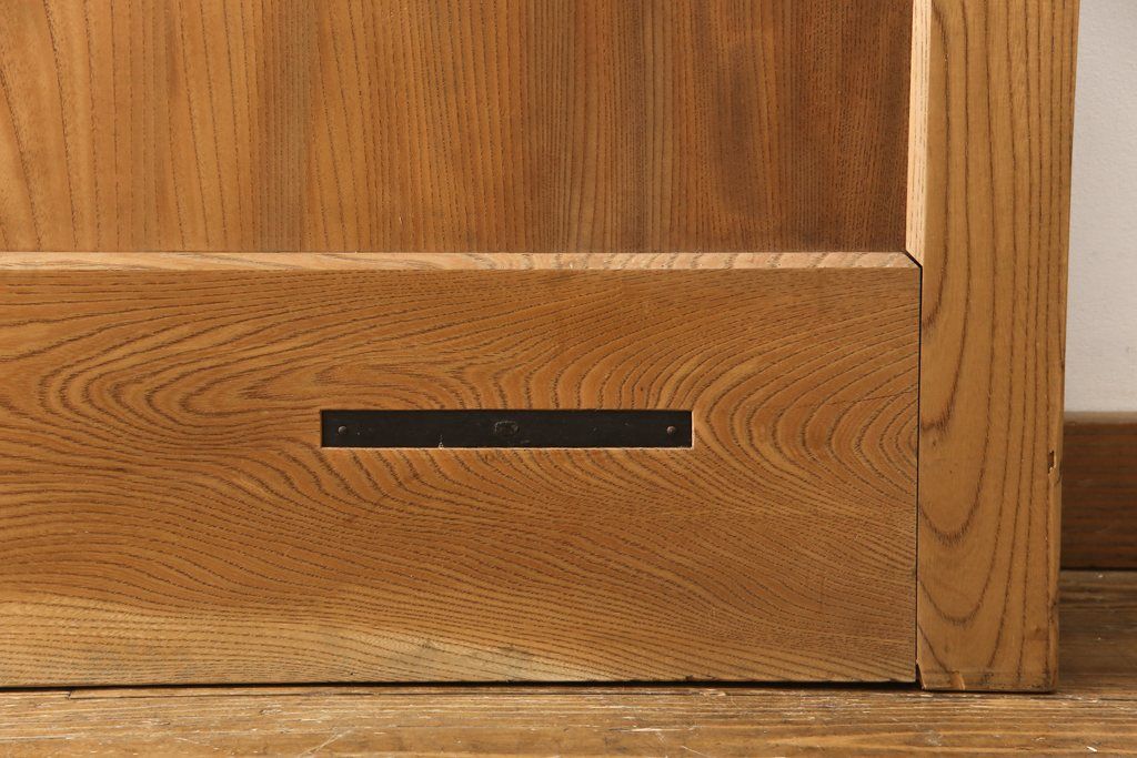 アンティークの蔵戸をリペア&カスタム!鍵穴を塞ぎ、裏面の閂を釘止め。外部用の塗料で仕上げ。(玄関戸、玄関ドア、引き戸)