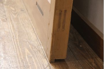 アンティークの蔵戸をリペア&カスタム!鍵穴を塞ぎ、裏面の閂を釘止め。外部用の塗料で仕上げ。(玄関戸、玄関ドア、引き戸)