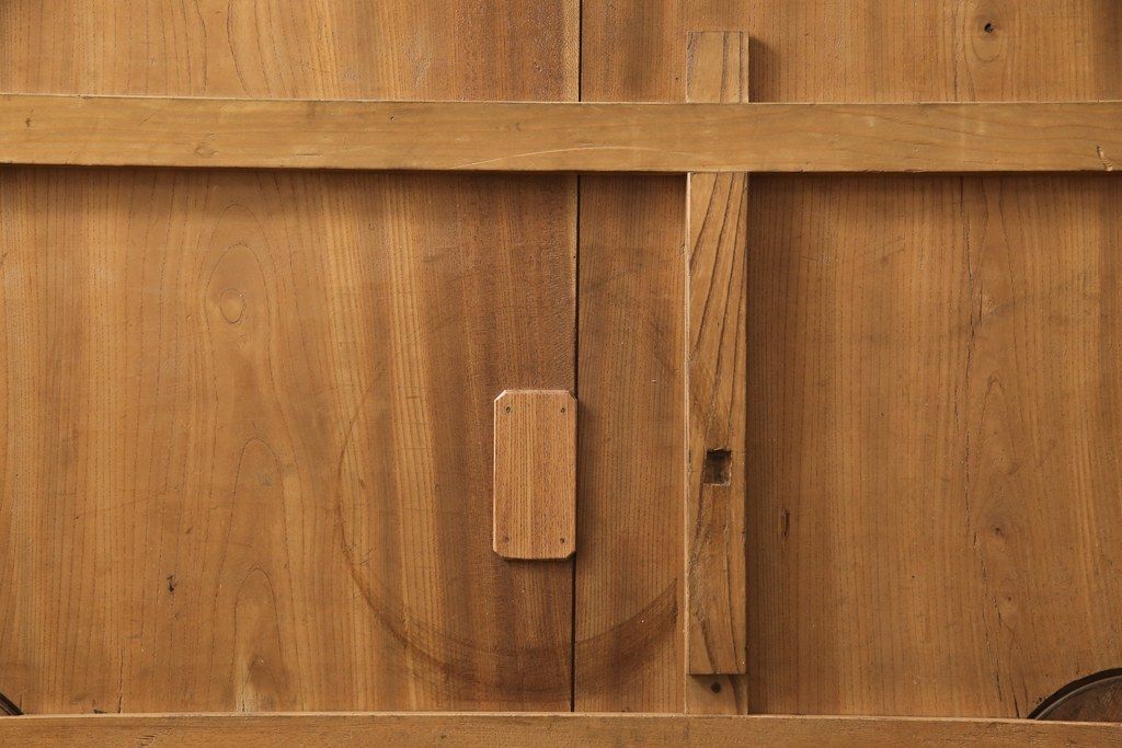 アンティークの蔵戸をリペア&カスタム!鍵穴を塞ぎ、裏面の閂を釘止め。外部用の塗料で仕上げ。(玄関戸、玄関ドア、引き戸)