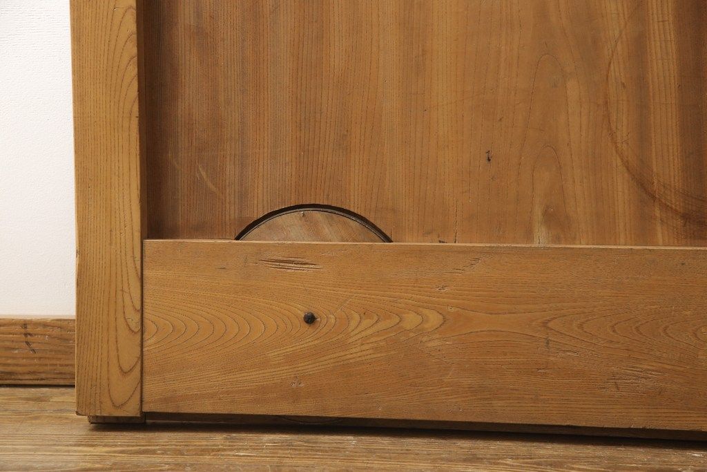 アンティークの蔵戸をリペア&カスタム!鍵穴を塞ぎ、裏面の閂を釘止め。外部用の塗料で仕上げ。(玄関戸、玄関ドア、引き戸)