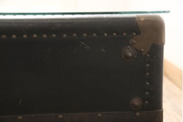 和製アンティークのトランクをリペア&カスタム!縁を面取りしたガラス天板を取り付けローテーブルに。(ローテーブル、センターテーブル、収納)
