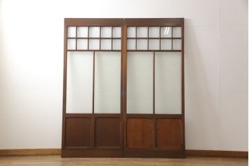 ガラス戸2枚セットをリペア&カスタム!リサイズし、引手金具と戸車を取り付け。本体は現状に近い色味に着色仕上げ。(引き戸、建具)