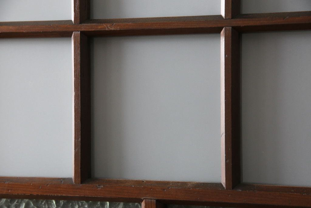 ガラス戸2枚セットをリペア&カスタム!リサイズし、引手金具と戸車を取り付け。本体は現状に近い色味に着色仕上げ。(引き戸、建具)