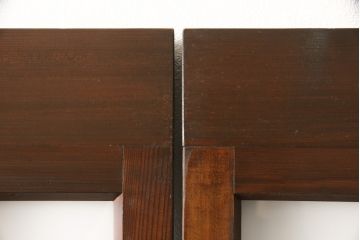 ガラス戸2枚セットをリペア&カスタム!リサイズし、引手金具と戸車を取り付け。本体は現状に近い色味に着色仕上げ。(引き戸、建具)