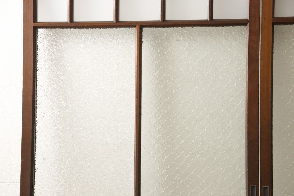 ガラス戸2枚セットをリペア&カスタム!リサイズし、引手金具と戸車を取り付け。本体は現状に近い色味に着色仕上げ。(引き戸、建具)